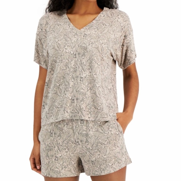 Alfani V-Neck & Shorts 2-Pc. Set loungewear Small - Picture 1 of 1